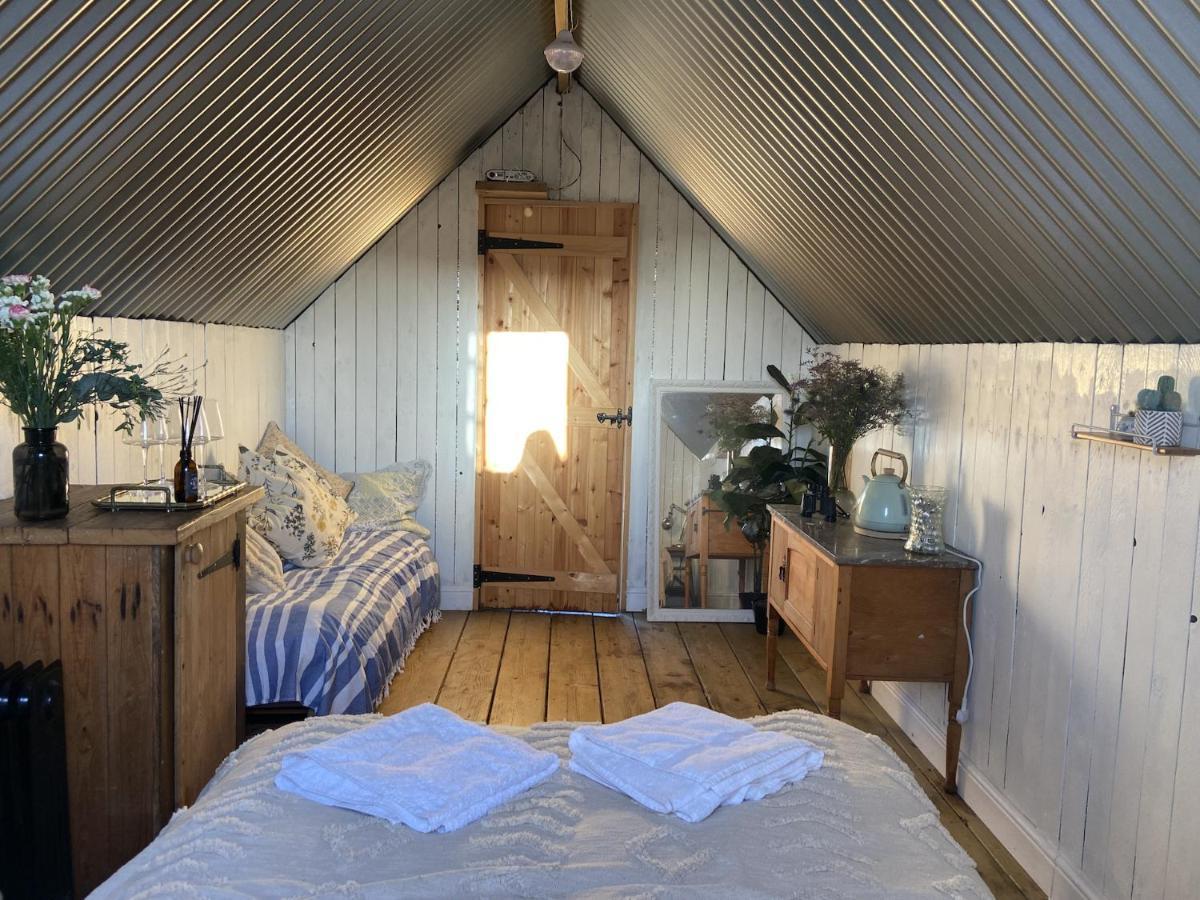 Fen Meadows Glamping - Luxury Cabins And Bell Tents Cambridge  Eksteriør bilde