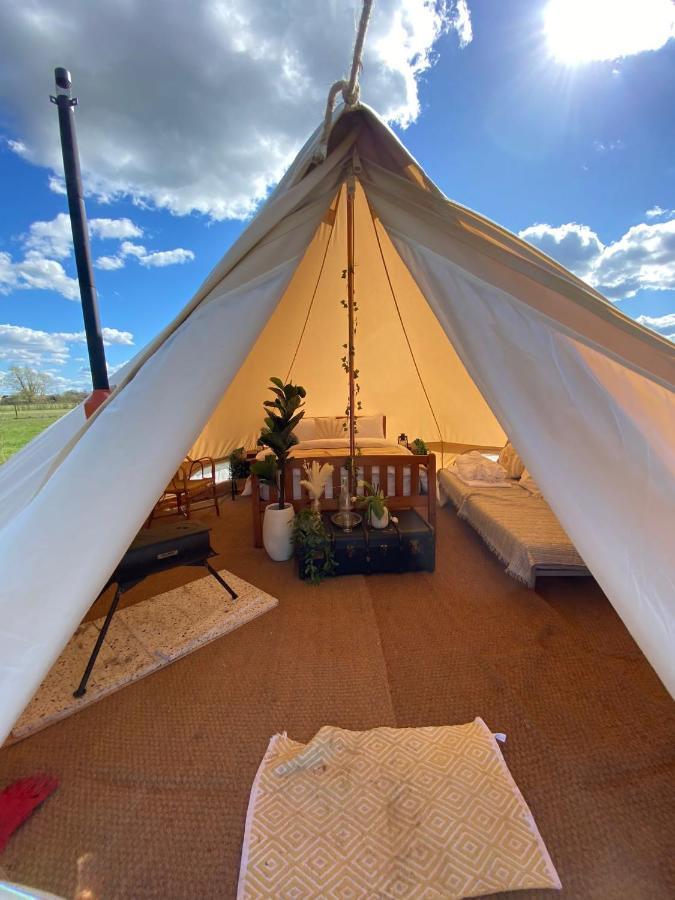 Fen Meadows Glamping - Luxury Cabins And Bell Tents Cambridge  Eksteriør bilde