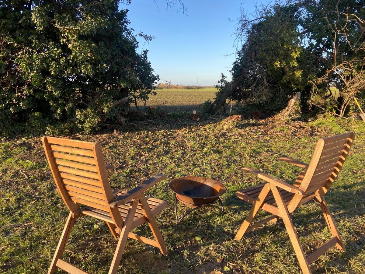 Fen Meadows Glamping - Luxury Cabins And Bell Tents Cambridge  Eksteriør bilde