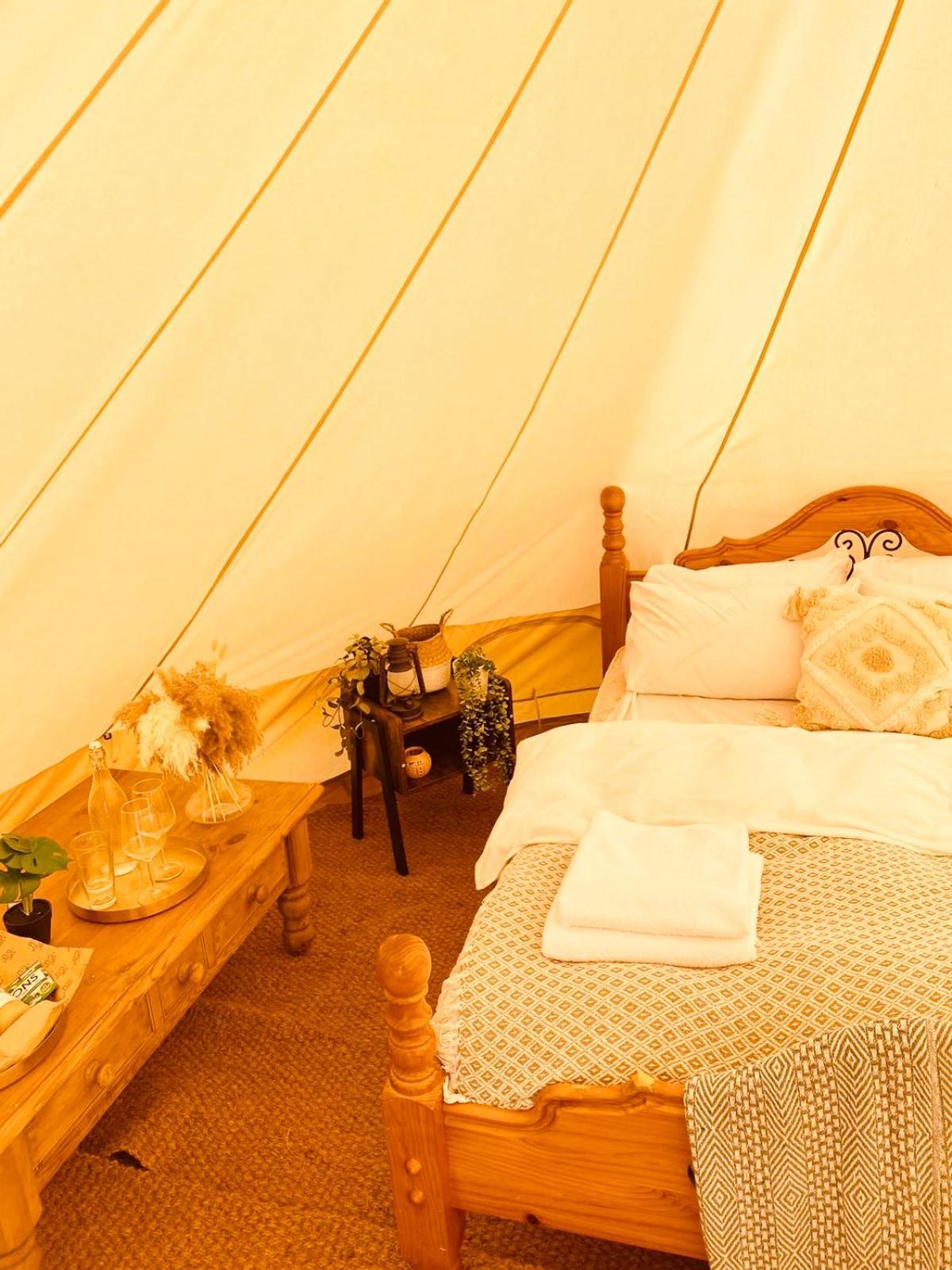 Fen Meadows Glamping - Luxury Cabins And Bell Tents Cambridge  Eksteriør bilde