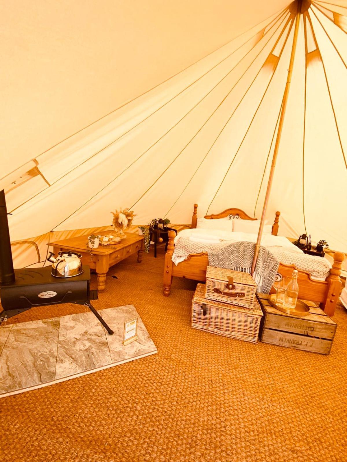 Fen Meadows Glamping - Luxury Cabins And Bell Tents Cambridge  Eksteriør bilde